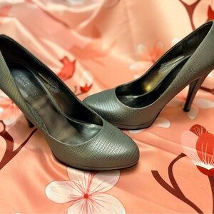 Nine West Sophisticated Gray Heels